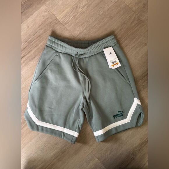 Puma Men's Green fleece Shorts - Picture 1 of 4